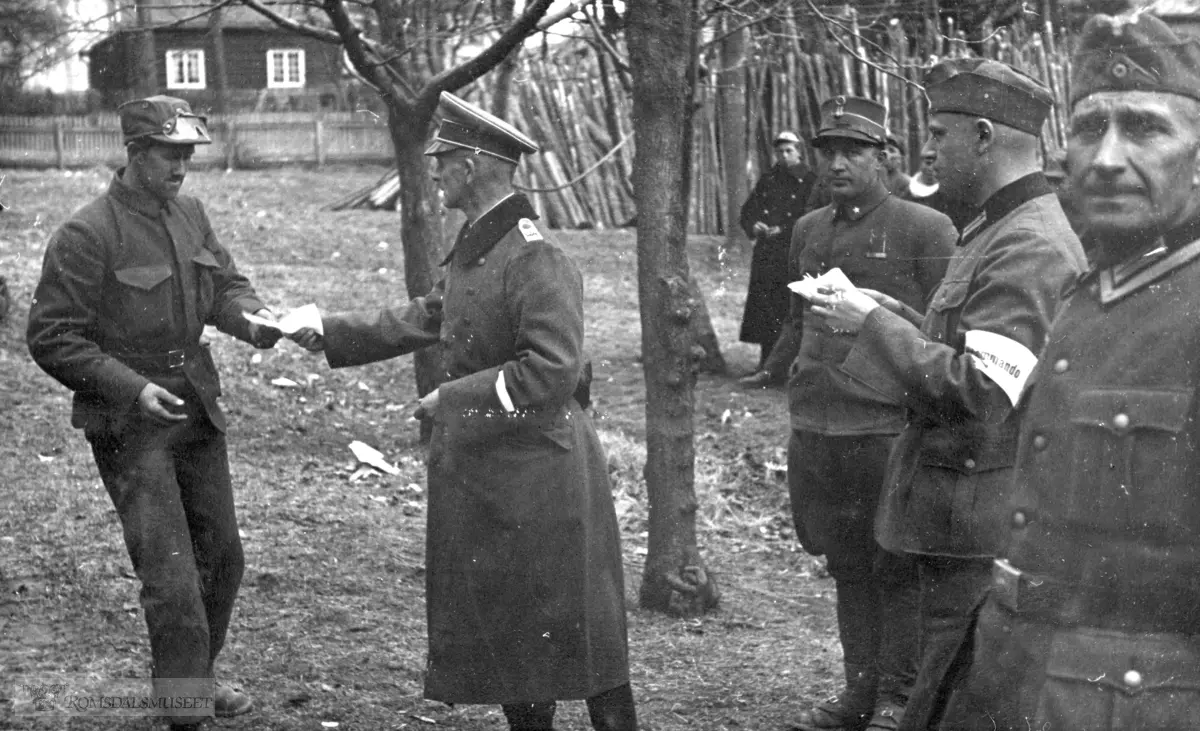 "15.mai" "Frigjøring av krigsfanger på Lillehammer".."Kommandanter deler ut passersedler" .."Hans adjutant taler flytende norsk- Wienerbarn ?-