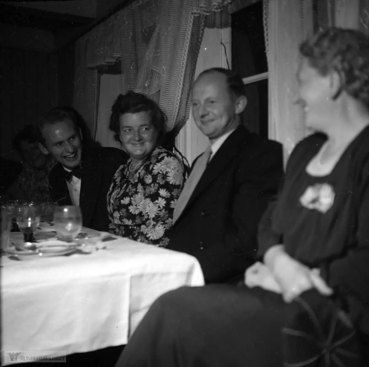 Ole og Jørgine Eide gift 18.08.1928 sitt sølvbryllup i 1953.