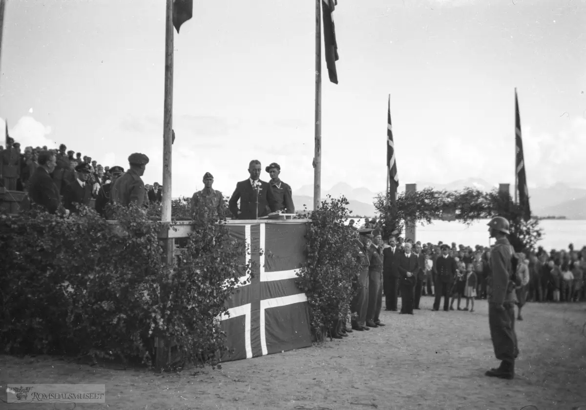 Kronprins Olav sin ankomst til Molde etter frigjøringen..(se boka "Med Kongefamilien gjennom Romsdal 1906-1982")