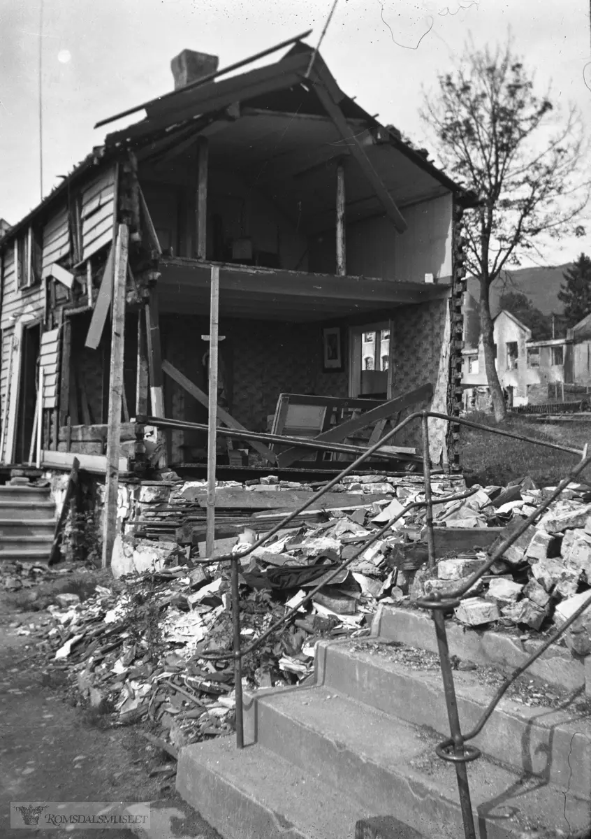 Bombet hus i april 1940, eier Ole Hoel i april 1940.