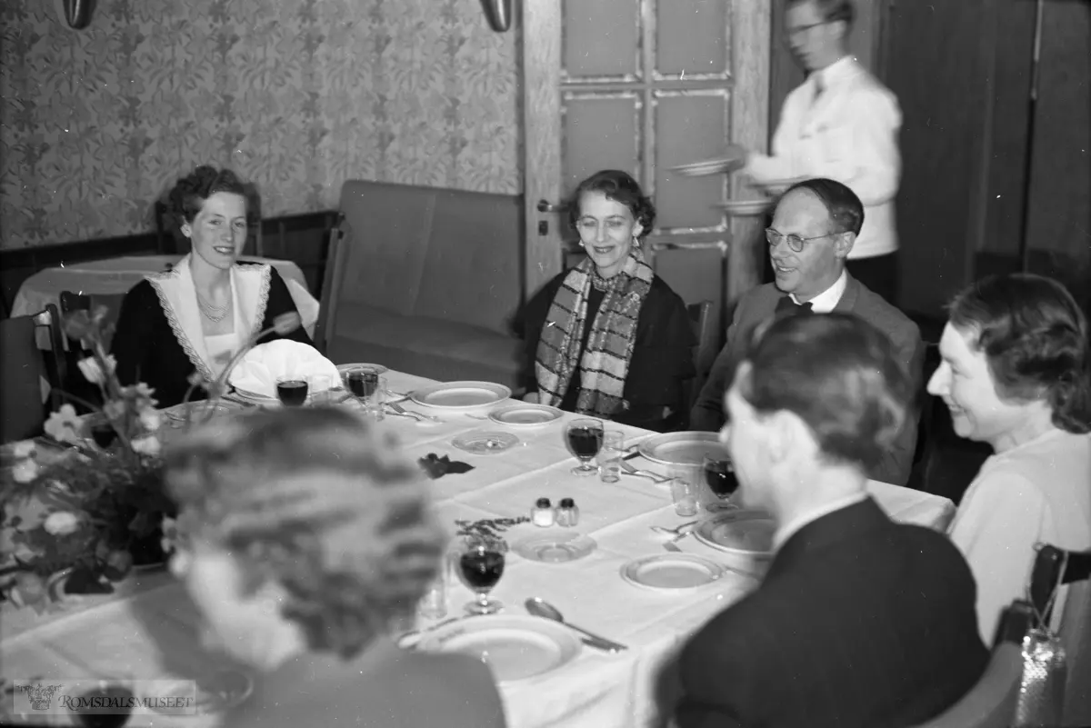 "Fra musikkens venners landsmøte i Molde pinsen 1953". Inne i Alexandra Hotell.