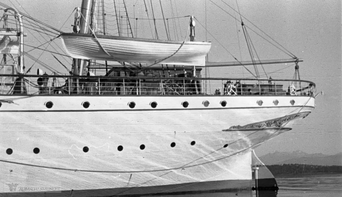 Statsråd Lehmkuhl i Molde 1947..(Står ikke dato på film men Lehmkuhl var her 18.08.1947, uvist hvor mange dager).