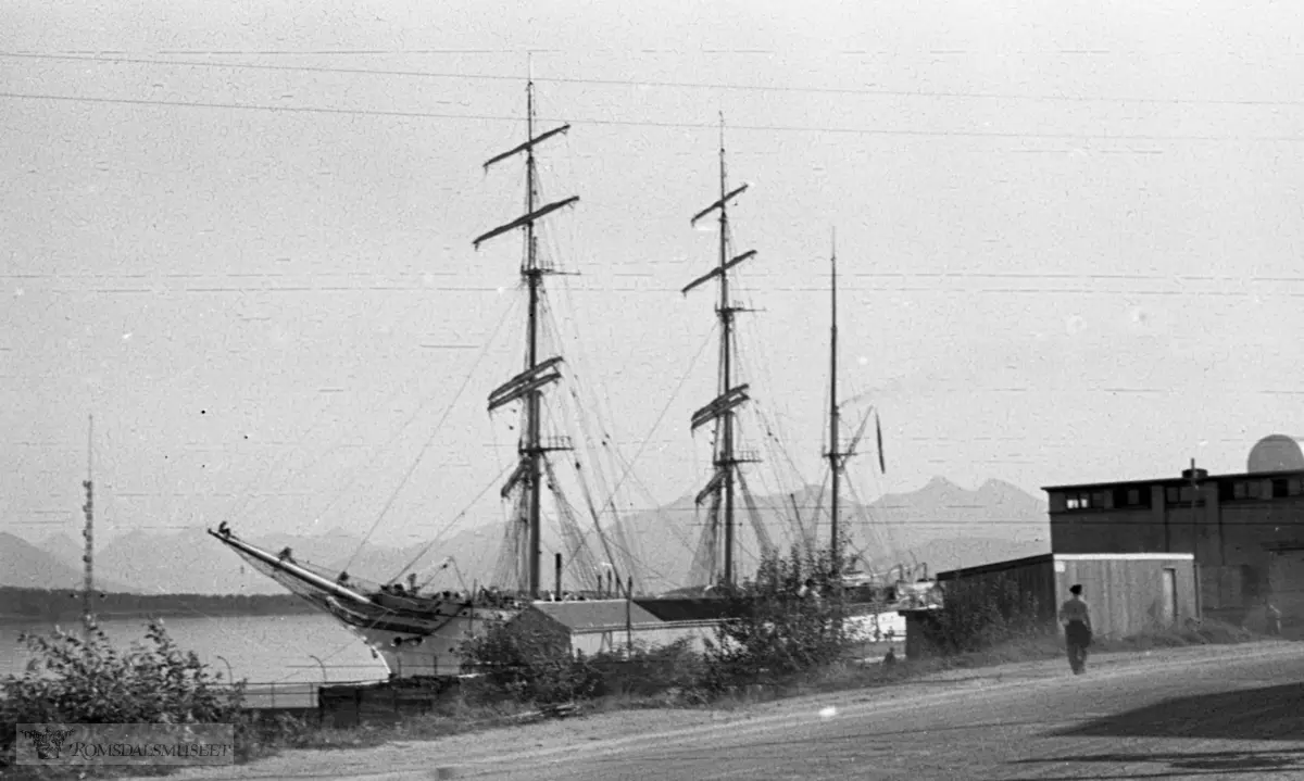 Statsråd Lehmkuhl i Molde 1947..(Står ikke dato på film men Lehmkuhl var her 18.08.1947, uvist hvor mange dager).