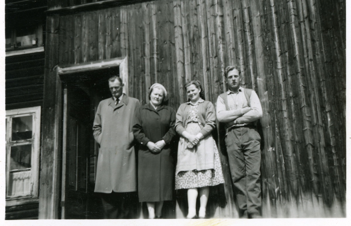 Gruppe,
frå v.Einar Jorde,Kari Jorde,Birgit Trillhus og Ottar Jorde.