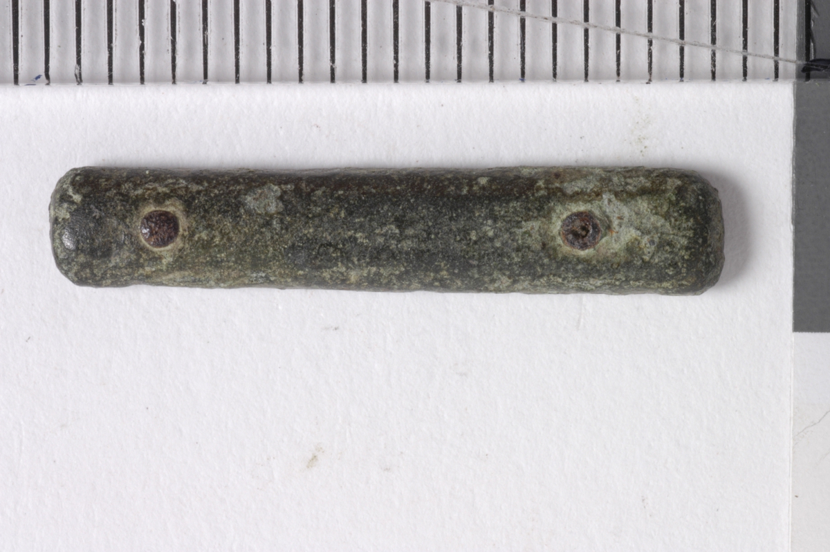 MALV: 21, 4*3, 8 MM, BÅNDFORMET MED HULL I BEGGE ENDER - MED RESTER AVSTIFTER. 