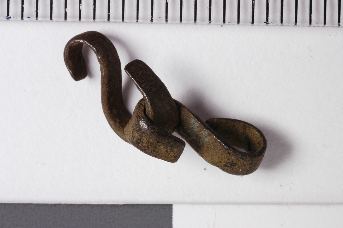 2 - 8-FORMETE LENKEDELER LAGET AV 2, 3 MM BRETT BÅND. 