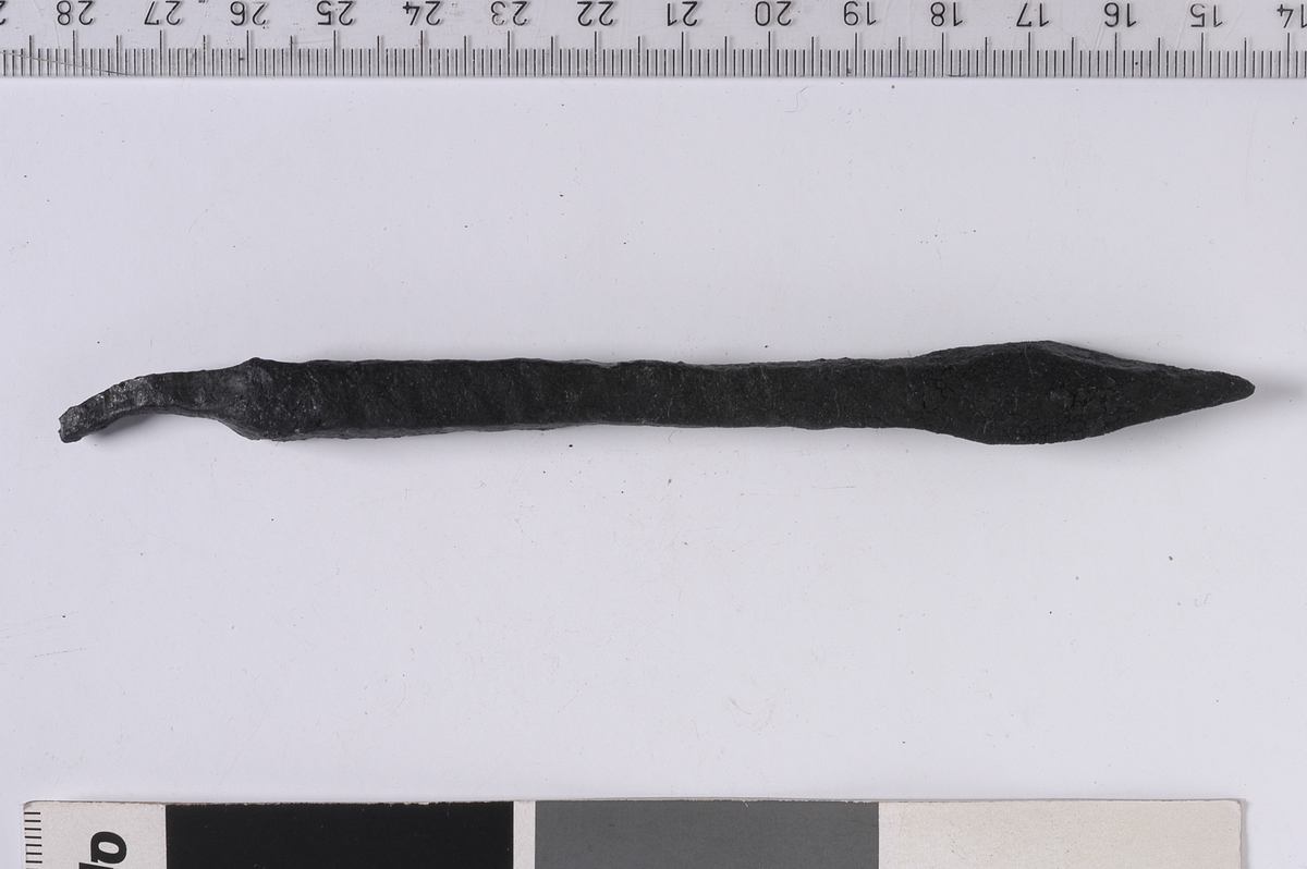 MÅL: L. 13, 8 CM