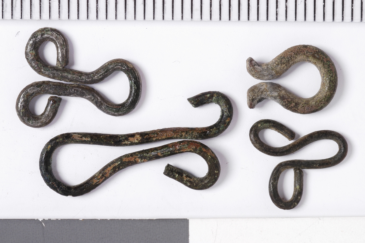 MÅL:  A: ST. LENGDE 2, 2 CM.  B: ST. LENGDE 1, 3 CM. C: ST. LENGDE 1, 0 CM.  D: FRAGMENT, BRUKKET.