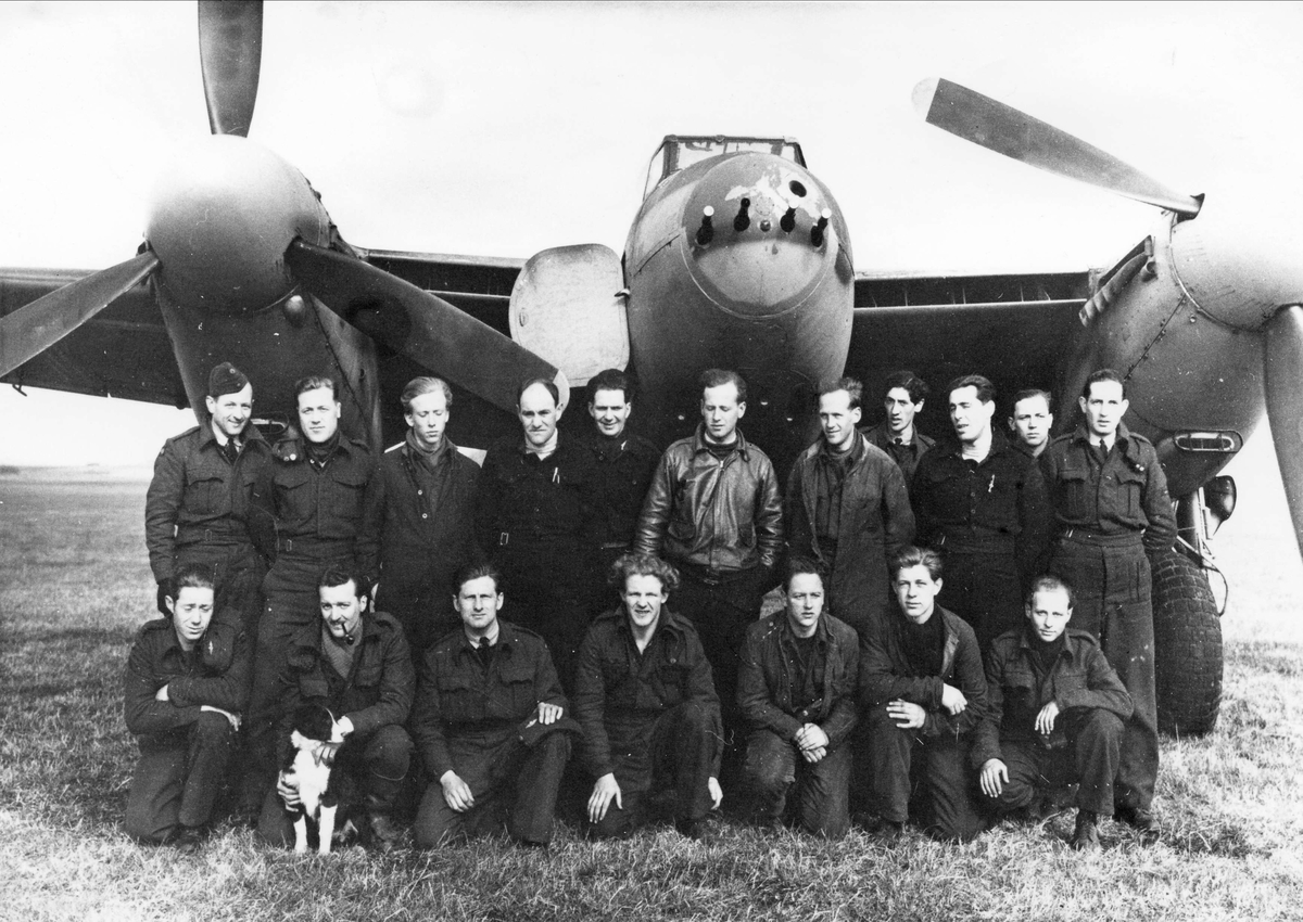 Norske flymekanikere ved 333 skvadronen B Flight (Mosquito ...