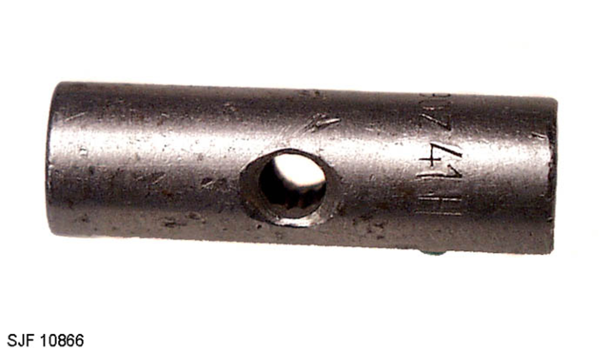 Form: Sylindrisk. 
Kan skrus på spiraltrekker (skrutrekker). Gjennomgående ginger. Blant utstyr til børsemaker på Terningmoen. Funnet på fylling. 