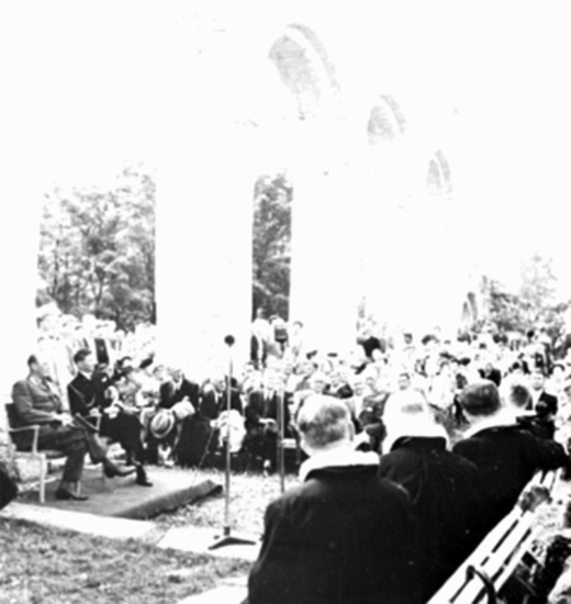 FESTGUDSTJENESTE I ANLEDNING HAMAR BISPESTOLS 800 ÅRSJUBILEUMHEDMARKSMUSEET OG DOMKIRKEODDEN