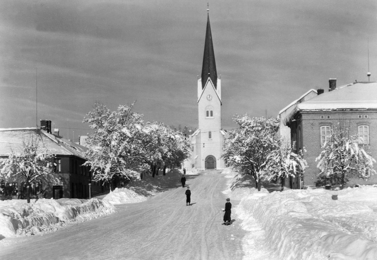 Postkort, Stortorget, Kirkegata, Jønsrudgården, Hamar domkirke og Cafe Royal, vinter, snøplogkanter, 
