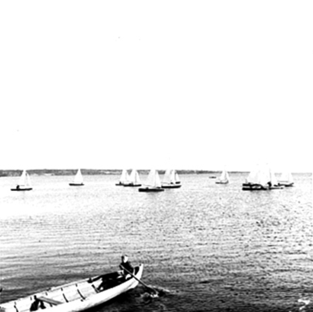 Hamar, Hamarbukta, Mjøsa, seilbåter, regatta, gutt i robåt i forgrunnen, 
