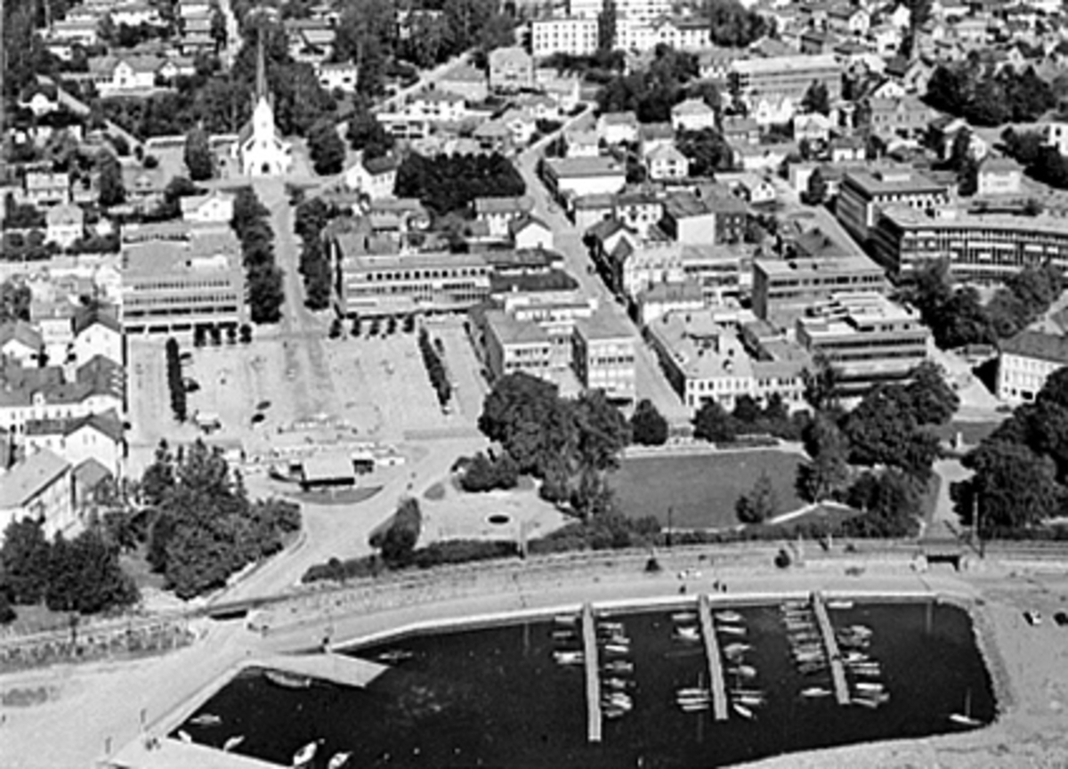 Postkort, Hamar brygge, flyfoto, Hamarbukta, småbåthavna, Stortorget, 