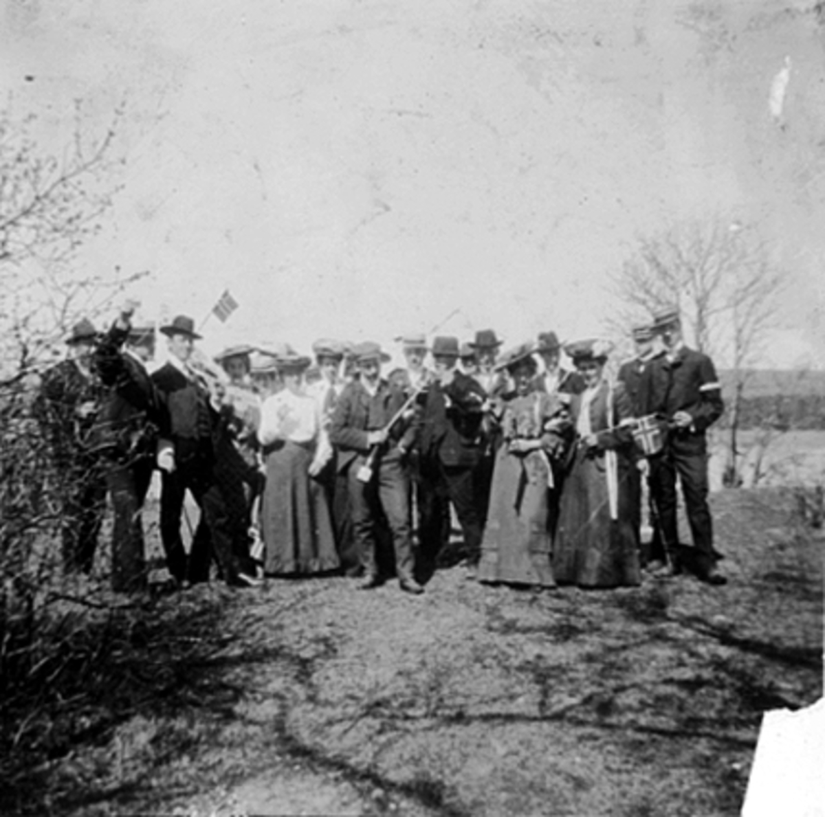 STOR GRUPPE RUSS HAR RUSSEFEST PÅ GEITERYGGEN, HEDMARKSMUSEET OG DOMKIRKEODDEN