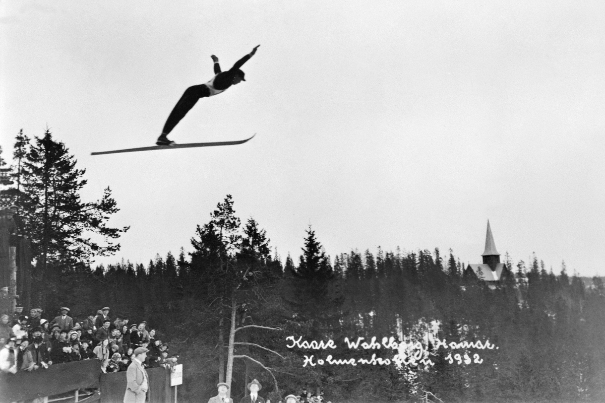 Postkort, Holmenkollen 1932, skihopper Kåre Walberg i svevet,