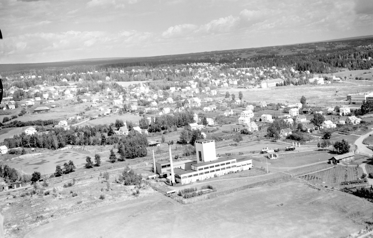 Hamar, Flyfoto, Storhamar, Vinmonopolets Rektifikasjonsanlegg, Storhamar idrettsanlegg fotballbane, villabegyggelse på Storhamar,