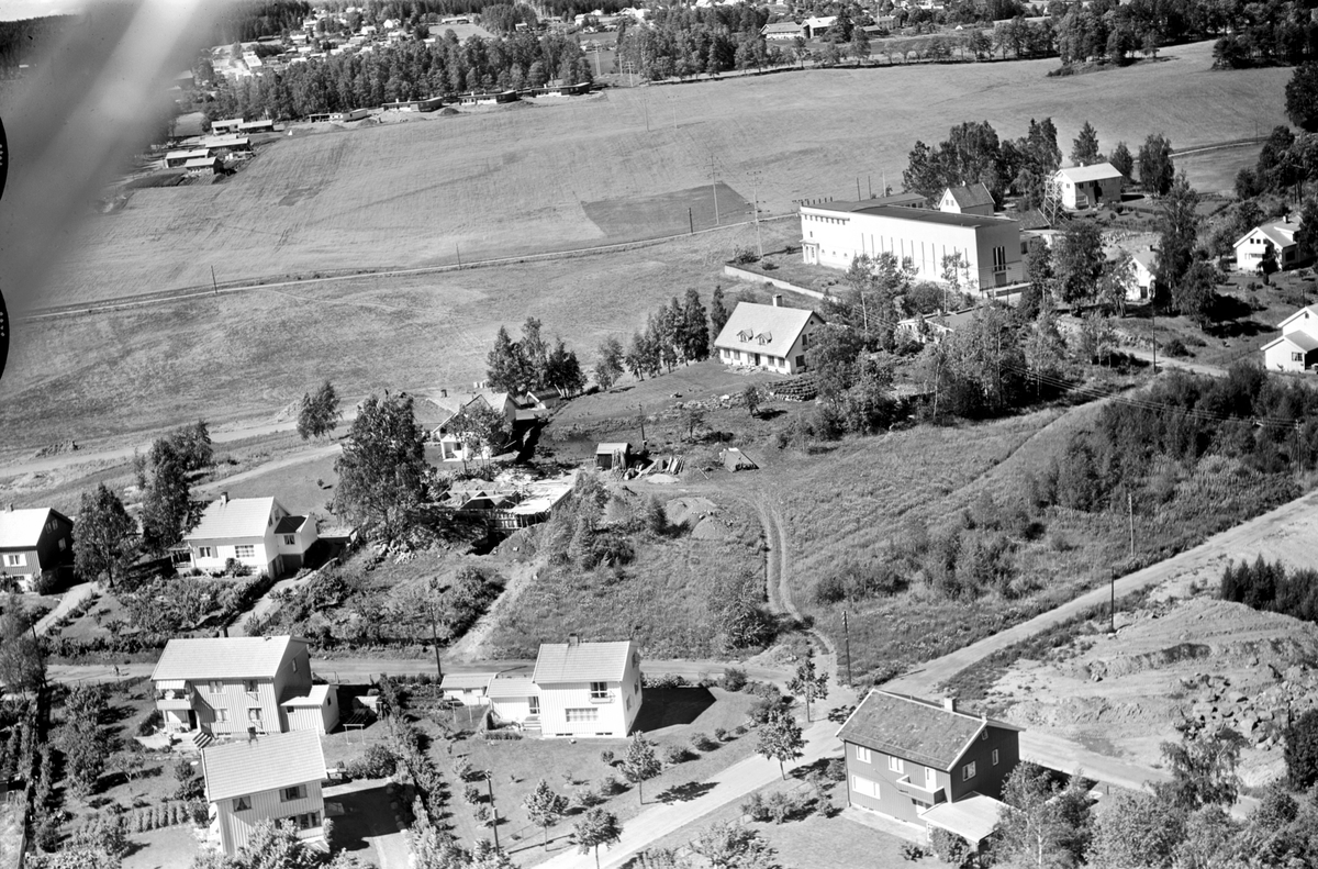Hamar, flyfoto, Disen, sekundærstasjonen på Børstad, villaer i Lars Holloes gate, Steenbergs gate, Disen alle,