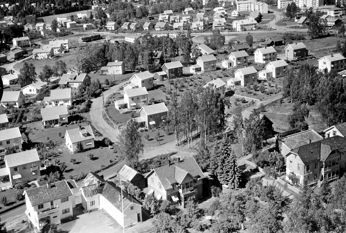 Hamar, flyfoto, Rollsløkka, Seiersted pensjonat i Platous gate 5, villaer i Lindbergbakken 72 og Rollsløkkvegen 1,