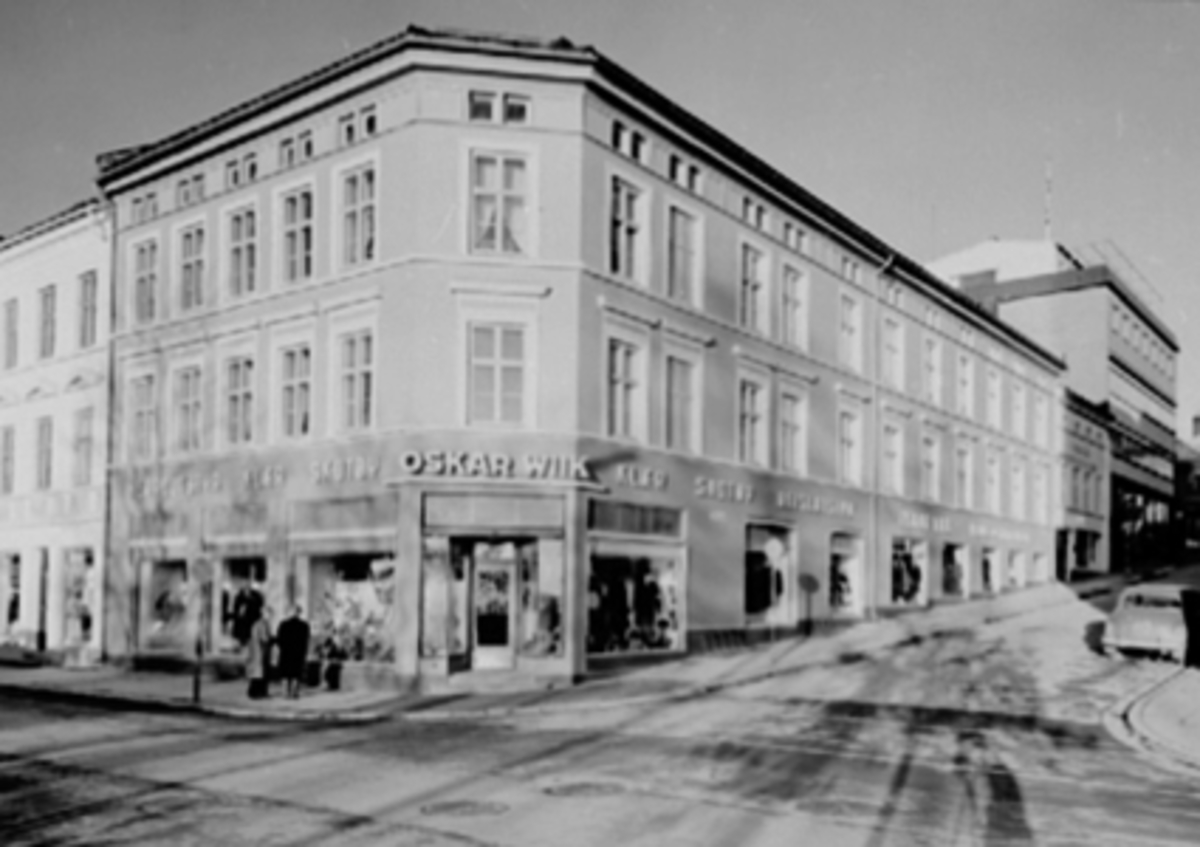 Hamar, Strandgata 51, i krysset med Sverres gate, Oscar Wiik etablert i 1908,