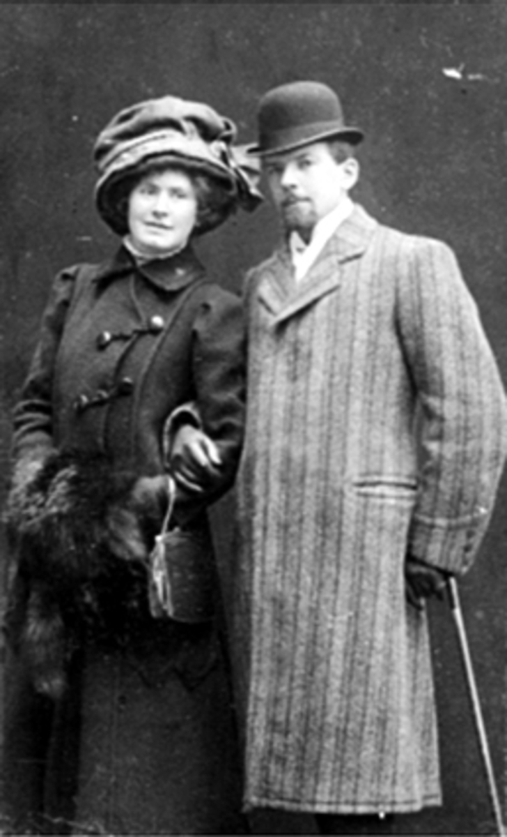 Ingeniør Arne Jensen (1884-) (ordfører på Lillehammer 1919 og 1932-1937) og Anne Fredrikke Jensen, sønn av kjøpmann Gudbrand Jensen i Strandgata 71, hadde ansvaret for restaureringen av Domkirkeruinen på Hamar i 1911, arkitekt for Kringsjå skole på Lillehammer,
