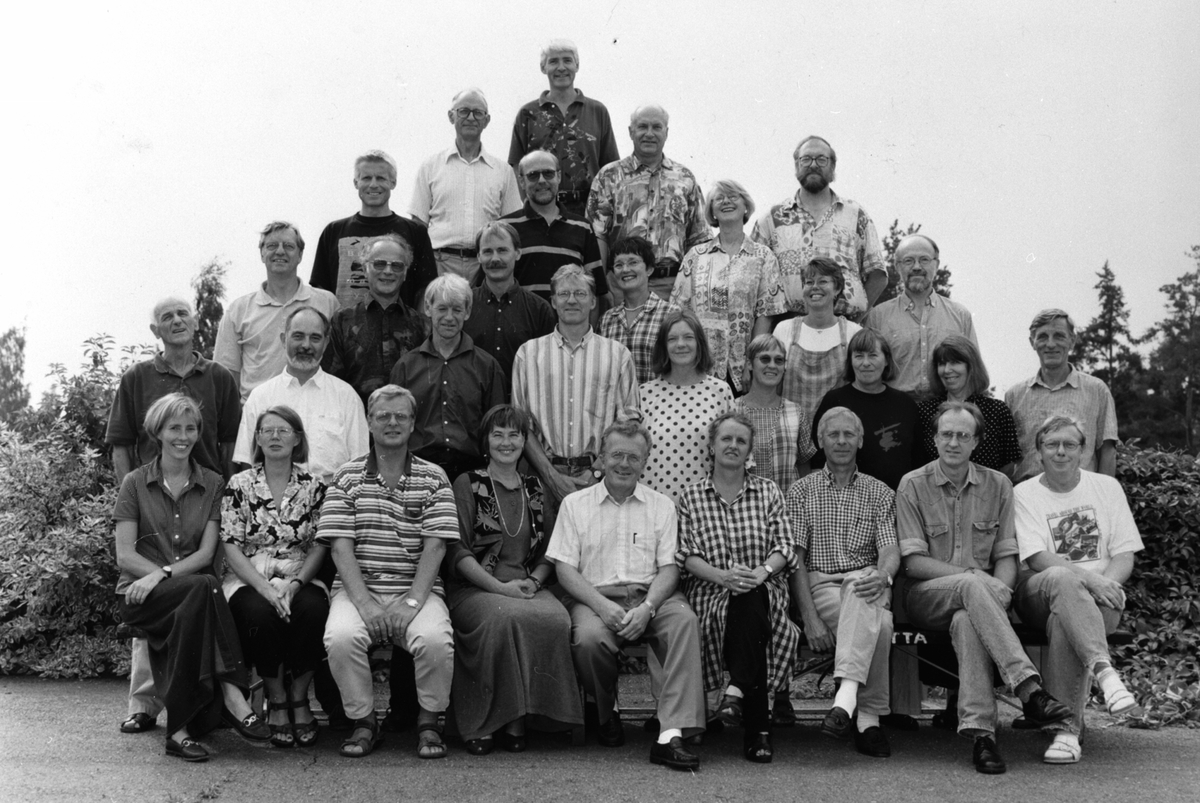 Hamar katedralskole på Ajer, Ringgata 225, gruppe 31 lærere under rektor Tore Nordseth (rektor i perioden 1987-2004), Første rekke f.v. Ingrid Løvseth, Turid Hellum, Johannes Johnson, Kari Gudrun Bakkerud, Tore Nordseth, Hanne Lystad, Knut Løvseth, Pål V. Tvete, Gunnar Johansen. Andre rekke f.v. Helge Strupstad, Lars Petter Darmo, Trond Feiring, Lars Mæhlum, Elisabeth Vefald, Marit Mangerud, Birgit Myklebust, Berit Næss, Vidar Rodvang. Tredje rekke f.v. Stein Hansen, Erling Midtdal, Even Andersen, Rita Henriksen, Evy Grøstad, Björn Wallin. Fjerde rekke f.v. Ivar Lome, Arvid Jørstad, Marie Kløvstad Øye, Egil Fikke. Bakerst f.v. Svein Øye, Tore Stenersen, Kjell Reistad.