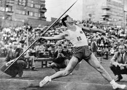 Oslo, Bislett stadion, spydkaster Egil Danielsen friidrettss