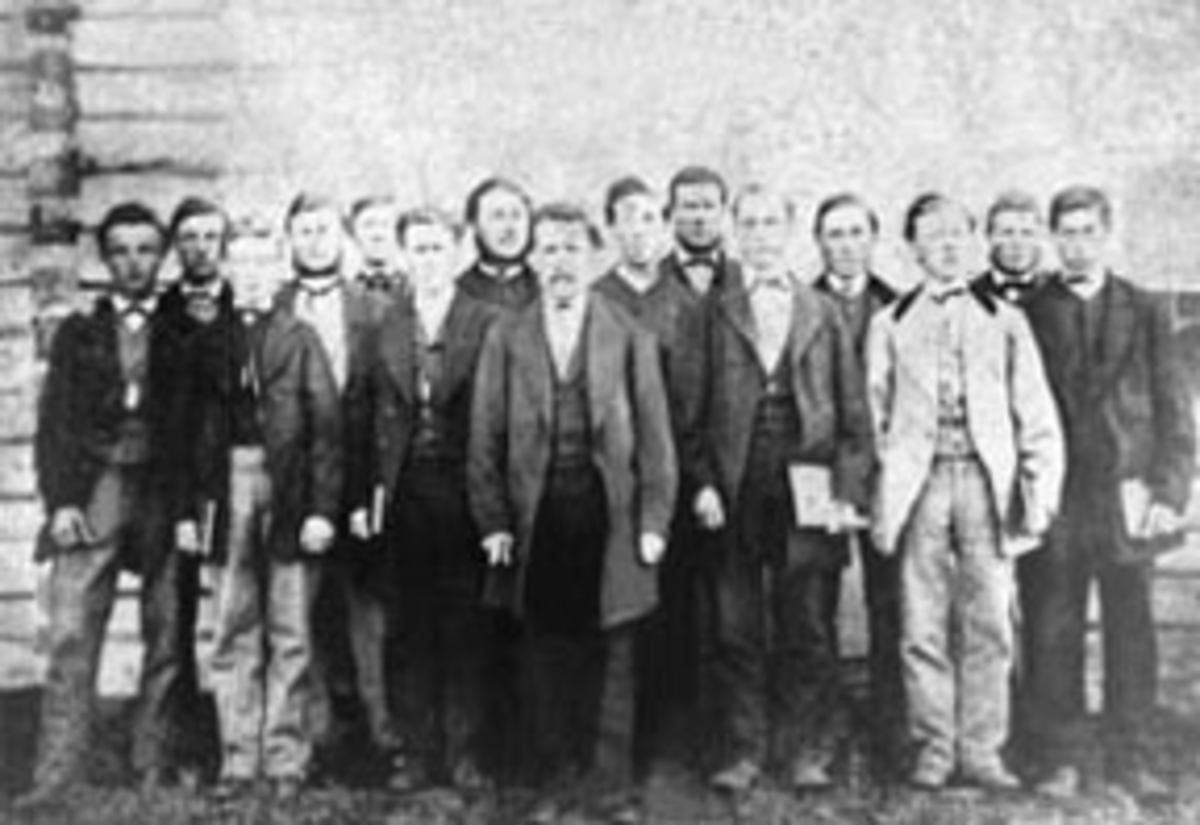 Sangkor. Veldre og Brumunddalens sangforening. Nummer en fra venstre er Gustav Narud, Chr. Ulven, åtte fra venstre er O. Bergaust, ti fra venstre er Andreas Ulven, elleve er Jemtland, tretten er Syverin Ulven.