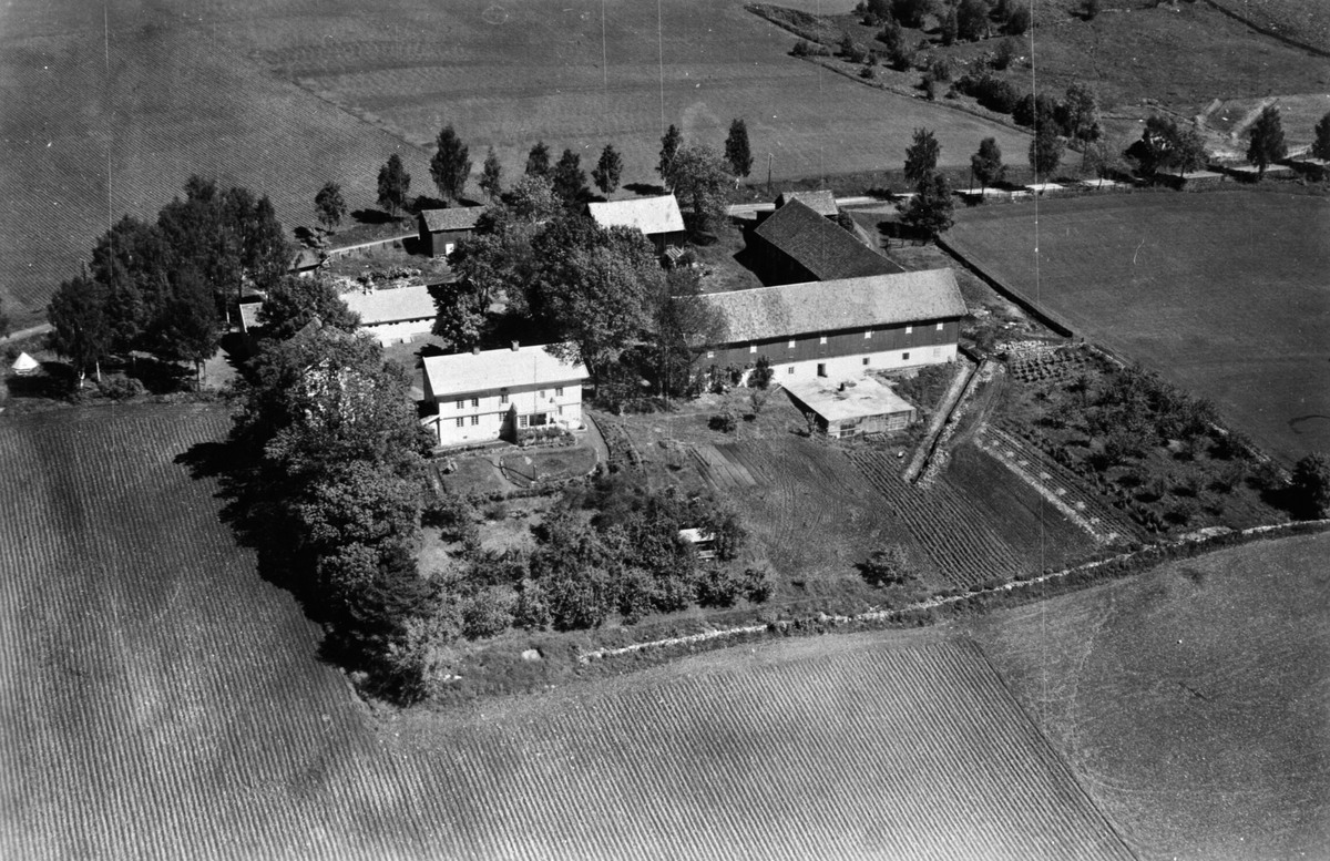 Flyfoto av Tokstad gard, Veldre, Ringsaker.
