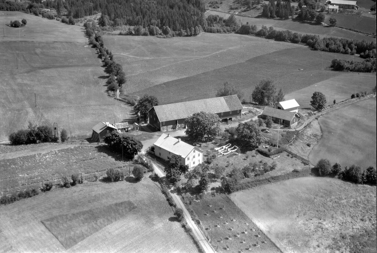Flyfoto av Jevanol gard, Furnes, Ringsaker.