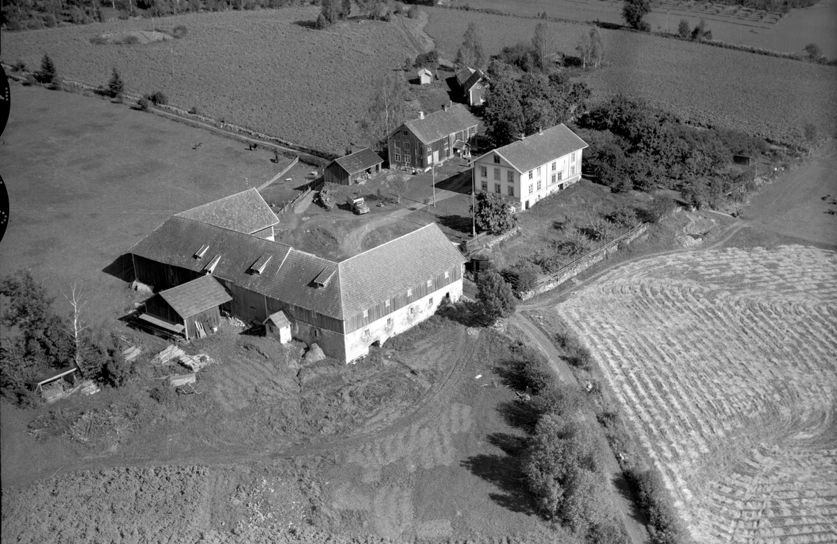 Flyfoto av Klungseth gård, Stavsjø, Hedmark.