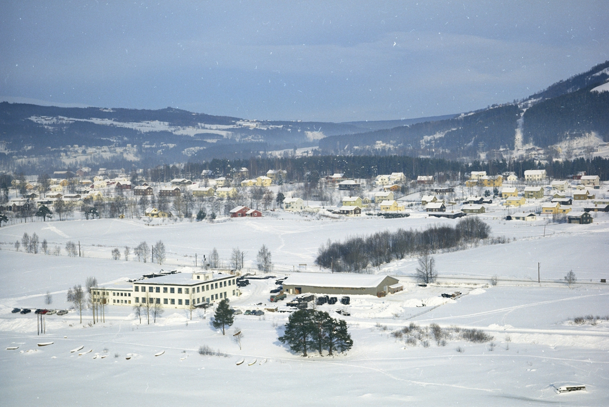 Flyfoto, Stela Plastfabrikk, Nerkvern, Brumunddal, Ringsaker.