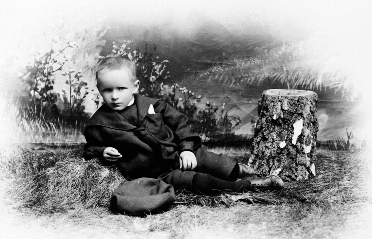 Karl Tore Løken f.1894, sønn av karjoldoktoren på Granerud, Brumunddal.