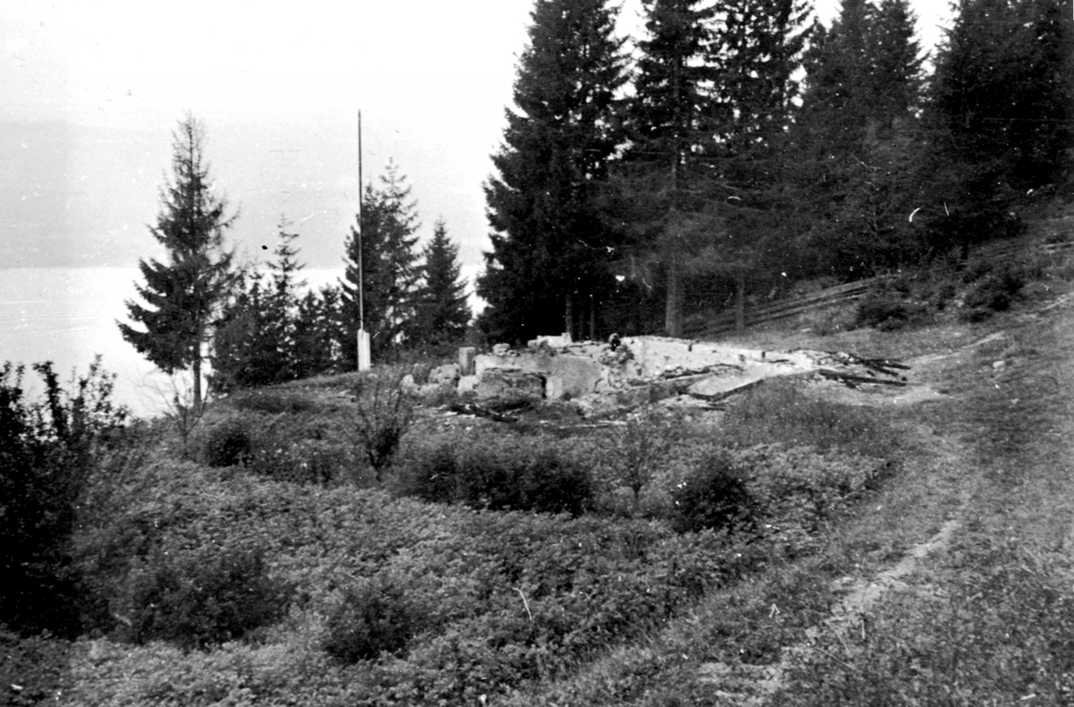 Fredheim på Ring ble skutt i brann av en tysk kanon i aprildagene 1940. Krigen i Ringsaker.