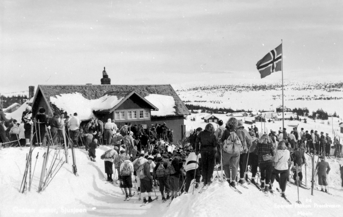 Postkort, Ringsaker, Ringsakfjellet, Graaten seter, Sjusjøen, skiløpere med ryggsekker, påskestemning,