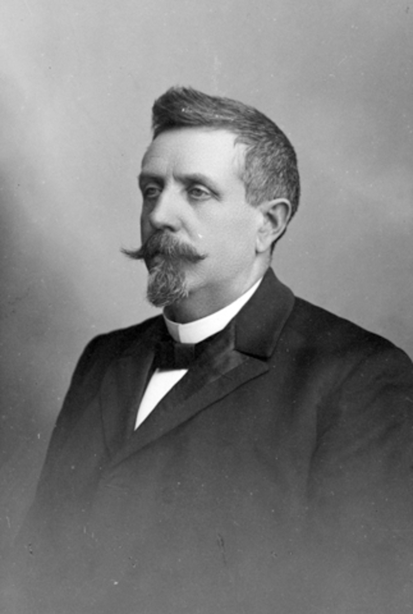 Portrett, Hans Skappel, ordfører i Ringsaker og bestyrer ved Strand Brenneri.