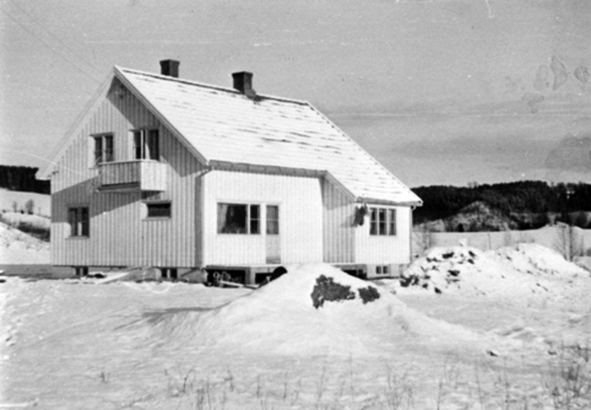 Gløttvold. Huset som Leonard Teksum (1896-1971) bygde da han solgte Øde-Kise, Nes, Hedmark.