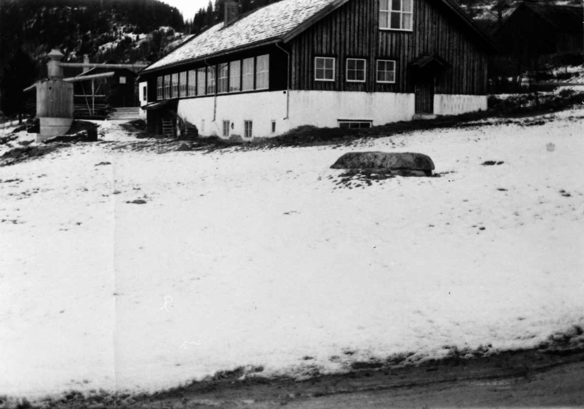 Eksteriør Ring Møbelfabrikk, Ring, Hedmark. Det første produksjonslokale til Finn Lie. 1952.