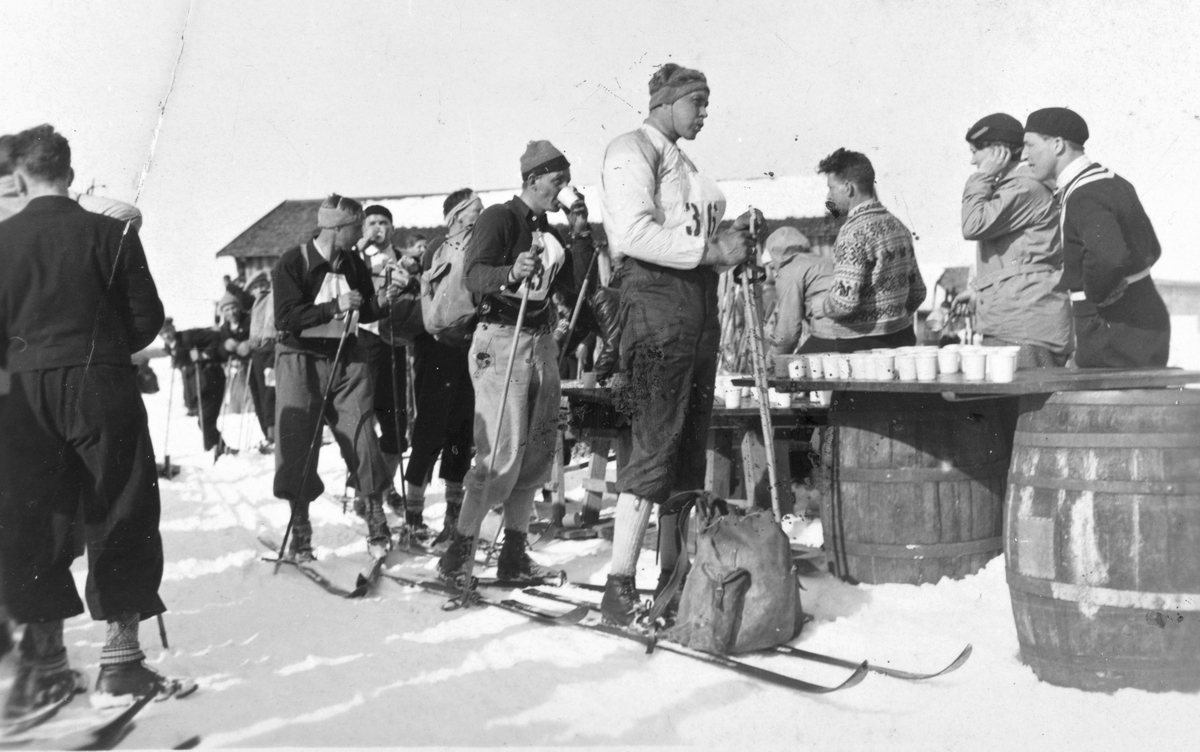 Birkerbeinerrennet, matstasjon. Langrenn. Nysetra? Ca. 1937. 