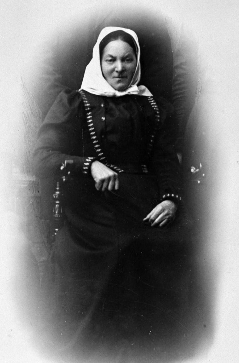 INGEBORG LINDHOLT FØDT: 1834, LINDHOLT