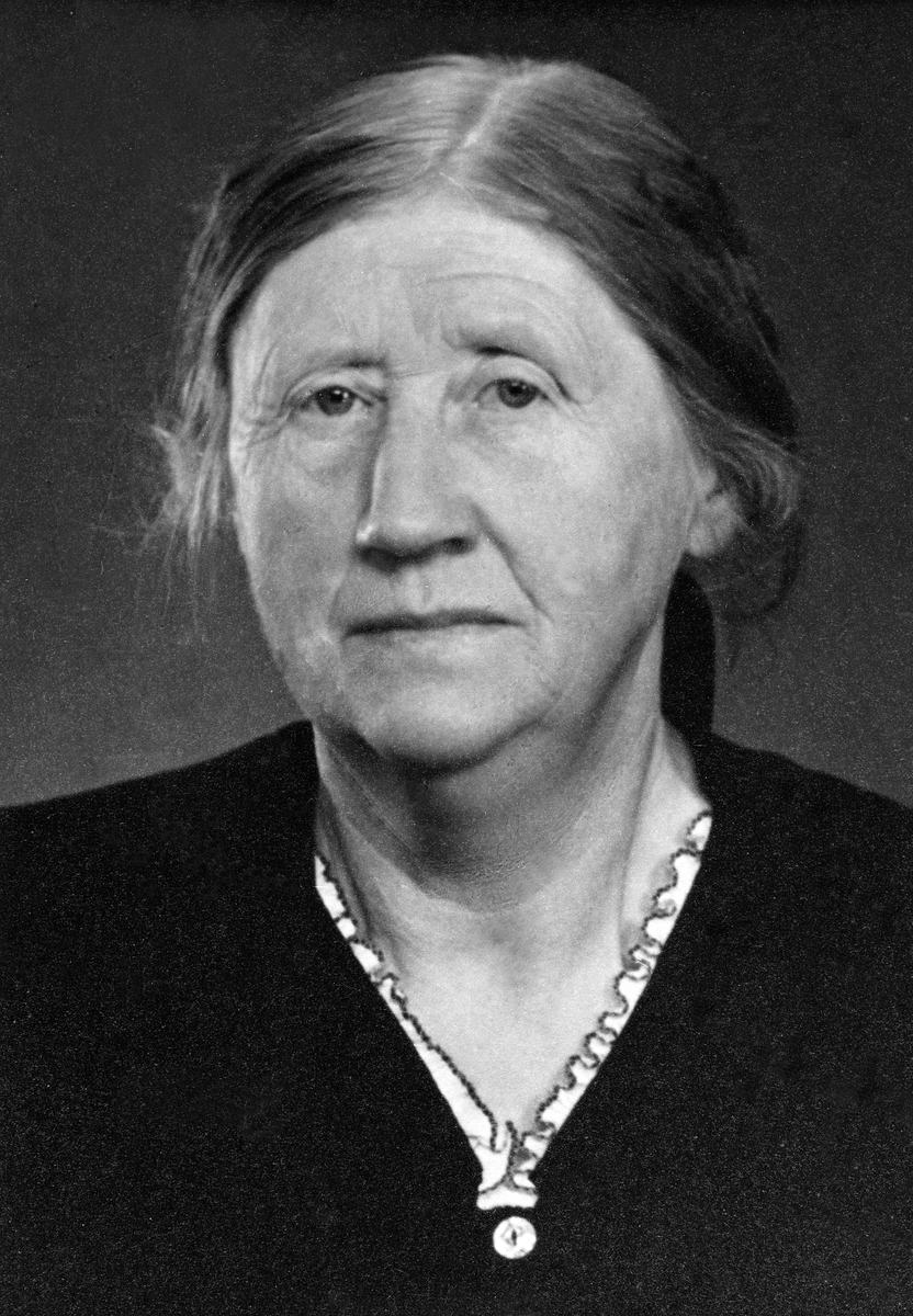 MARIE SANDVOLL 1883 - 1961, SKOMAKERBAKKEN