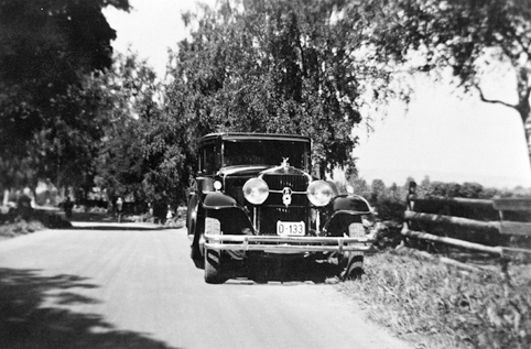 Vang, Sælid gård, en personbil med registreringsskilt D-133 som var registrert på Sigrid Sæhlie, en tyskprodusert Horch med 8 sylindre, skal ha vært brukt 9. april 1940 for å kjøre kong Haakon VII fra Hamar til Elverum, kjørt av sjåfør Knut W. Martinsson, han var svensk og ansatt som kusk og sjåfør på Sælid,