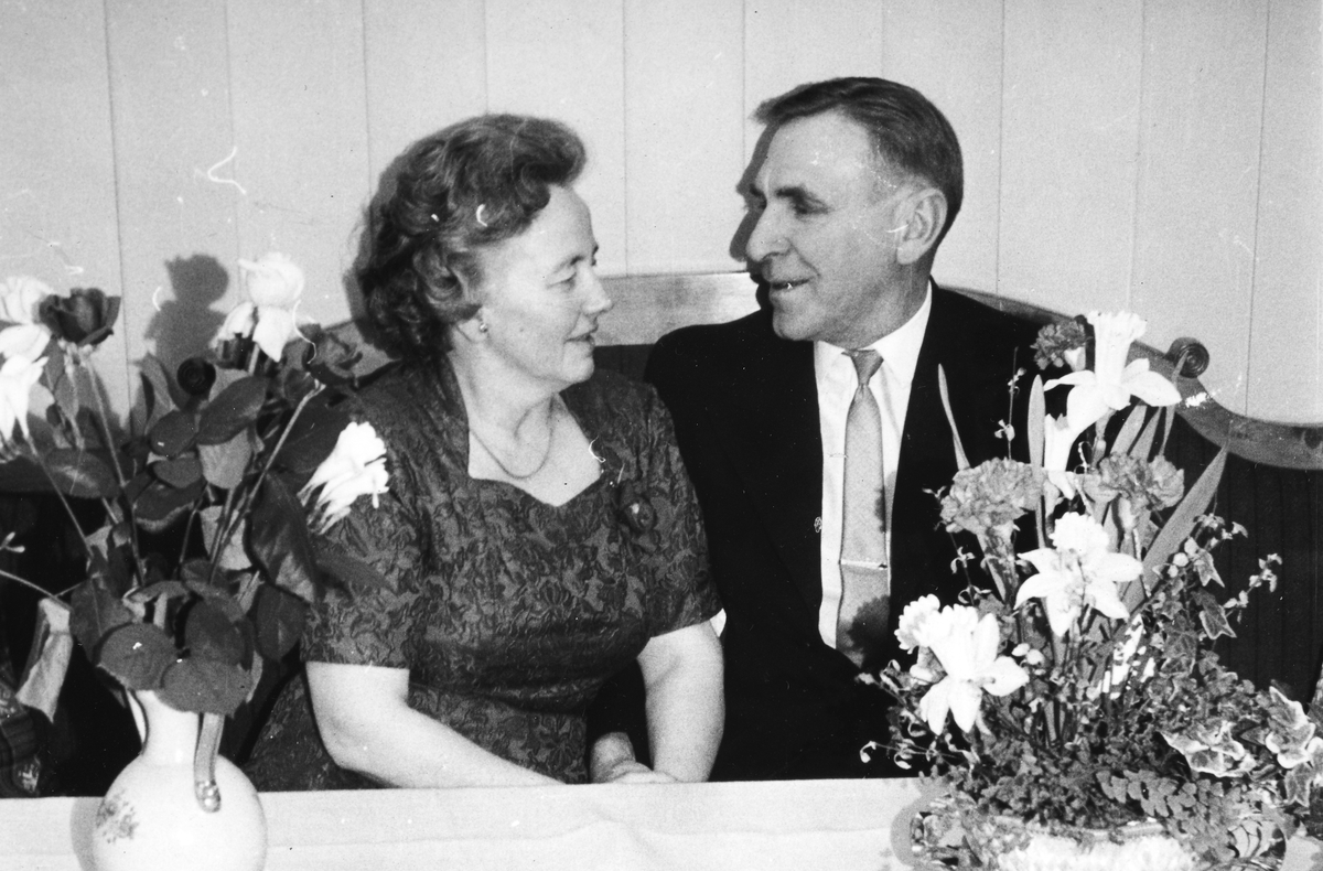 Opsahl Store gard,, Vang H. 
Jonne Opsahl f. Havik, 20. 05. 1914 - 30. 01. 1989. 
Syver Opsahl f. 11. 07. 1915 - 31. 03. 2008. 