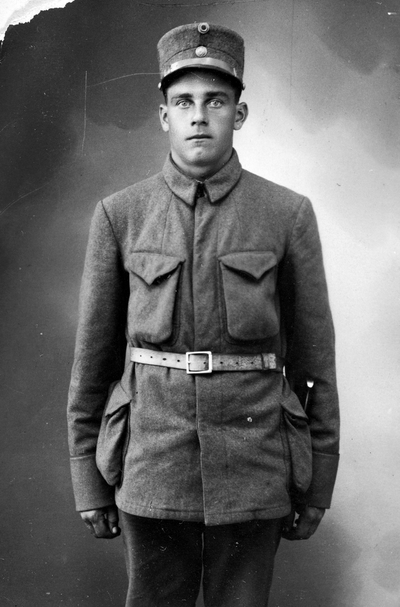 Polmar Tanglien, militæruniform. 