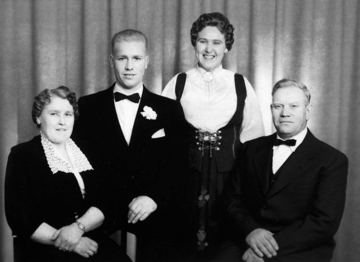 Inger og Arne Kartomten og barna Jørgen og Agnes. 