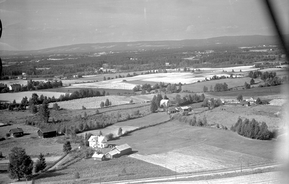 FLYFOTO, OMRÅDE VED ÅDALSBRUK STASJON Løten.