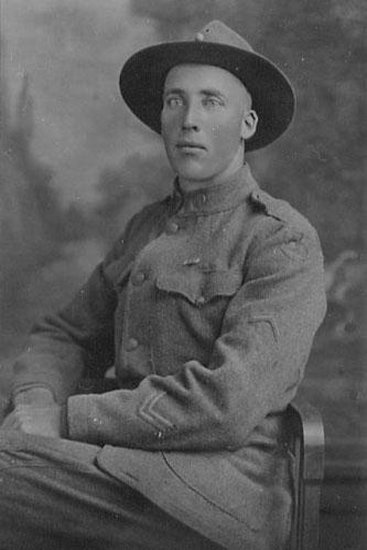 PORTRETT: PEDER NORSTAD I UNIFORM, UTVANDRET TIL USA 1911, AMERIKANSK SOLDATUNIFORM FRA 1. VERDENSKRIG, (VALLSET)