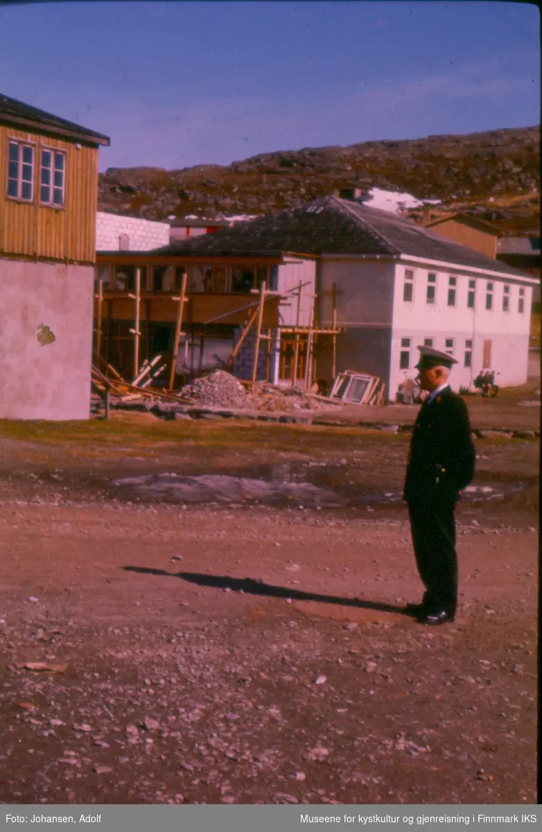 Lensnsmann på torget i Havøysund.
