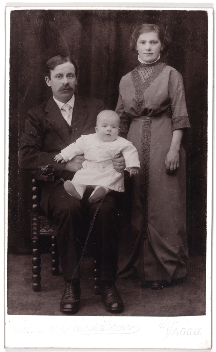 Visittkortfotografi.Ukjent familie.