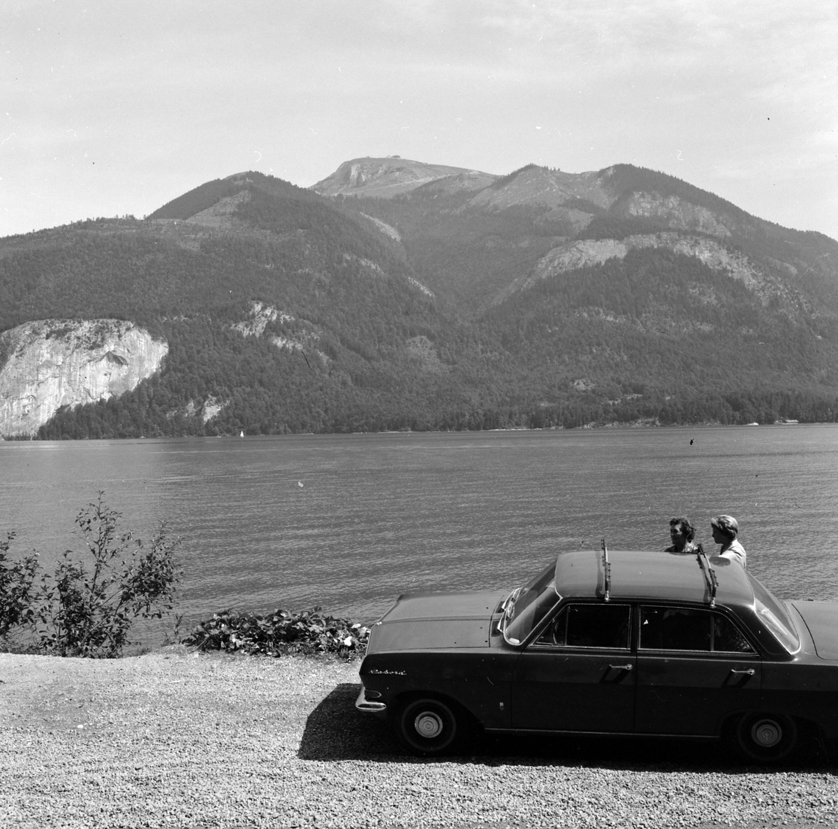 Petra og Asbjørg Skjegstad, Opel.